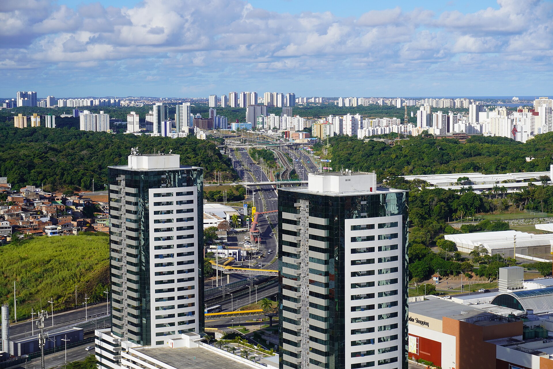 Casa em condomínio fechado em Paralela — Bruno Corretor